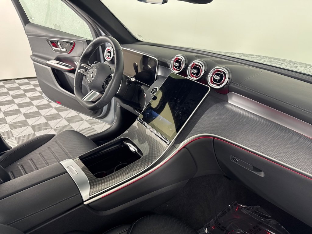 Used 2025 Mercedes-Benz GLC 350e 4MATIC image 19