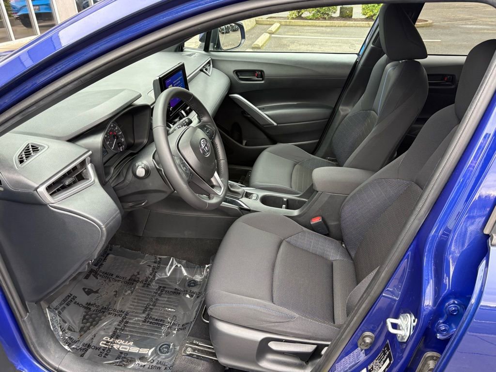 Used 2024 Toyota Corolla Cross SE image 11