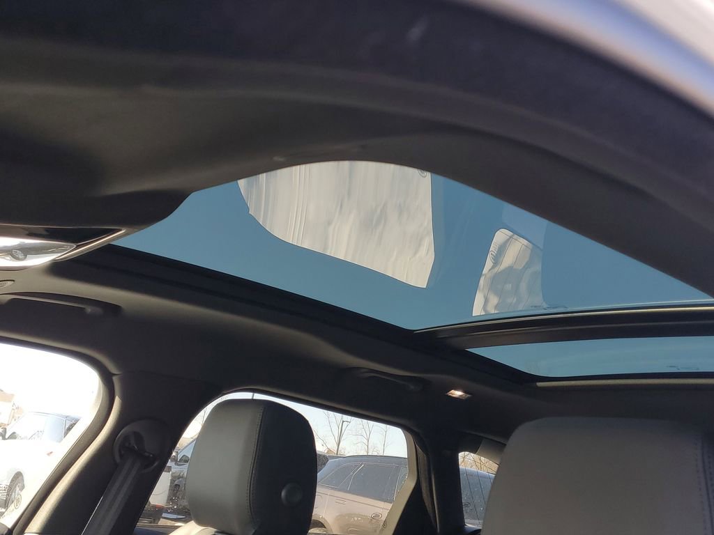 New 2026 Land Rover Range Rover Velar Dynamic SE image 7