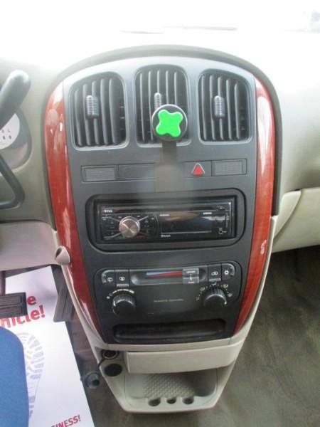 Used 2005 Chrysler Town & Country w/ Popular Equipment Group I FWD image 10