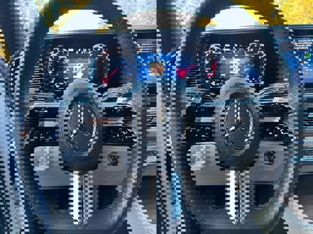 Used 2025 Mercedes-Benz GLS 450 4MATIC image 16