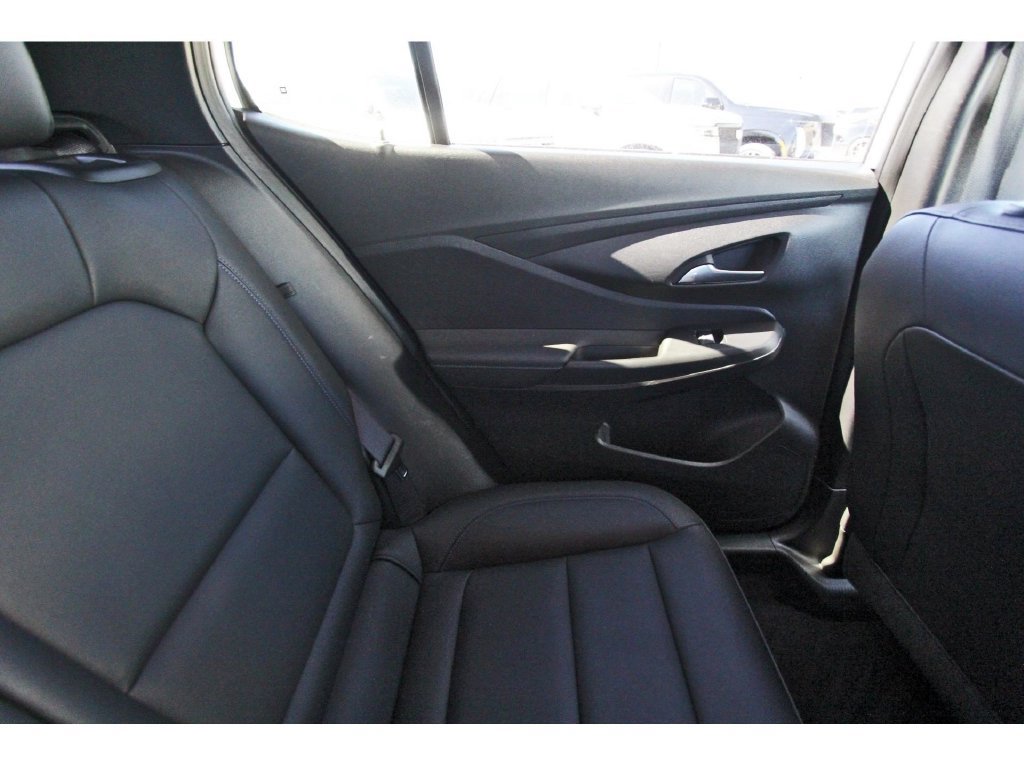 Used 2025 Buick Envista Sport Touring w/ Convenience II Package FWD image 11