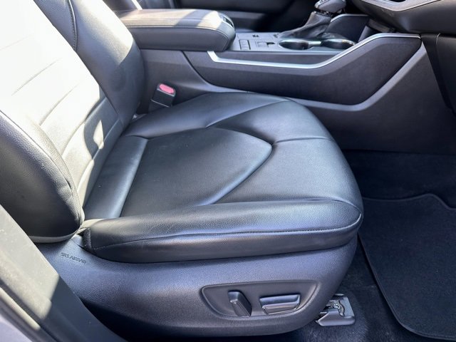 Used 2021 Toyota Highlander XLE image 25