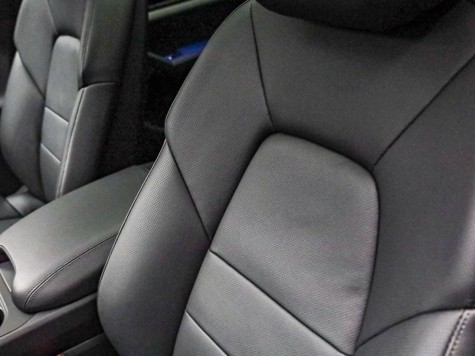 Used 2025 Porsche Cayenne image 25