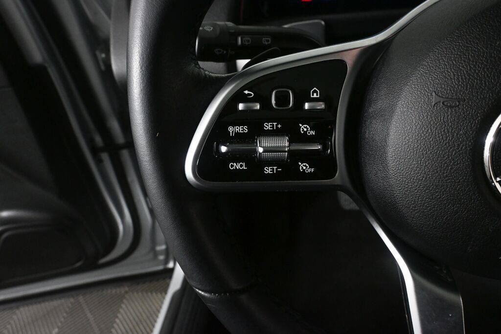 Certified 2023 Mercedes-Benz GLB 250 4MATIC image 9
