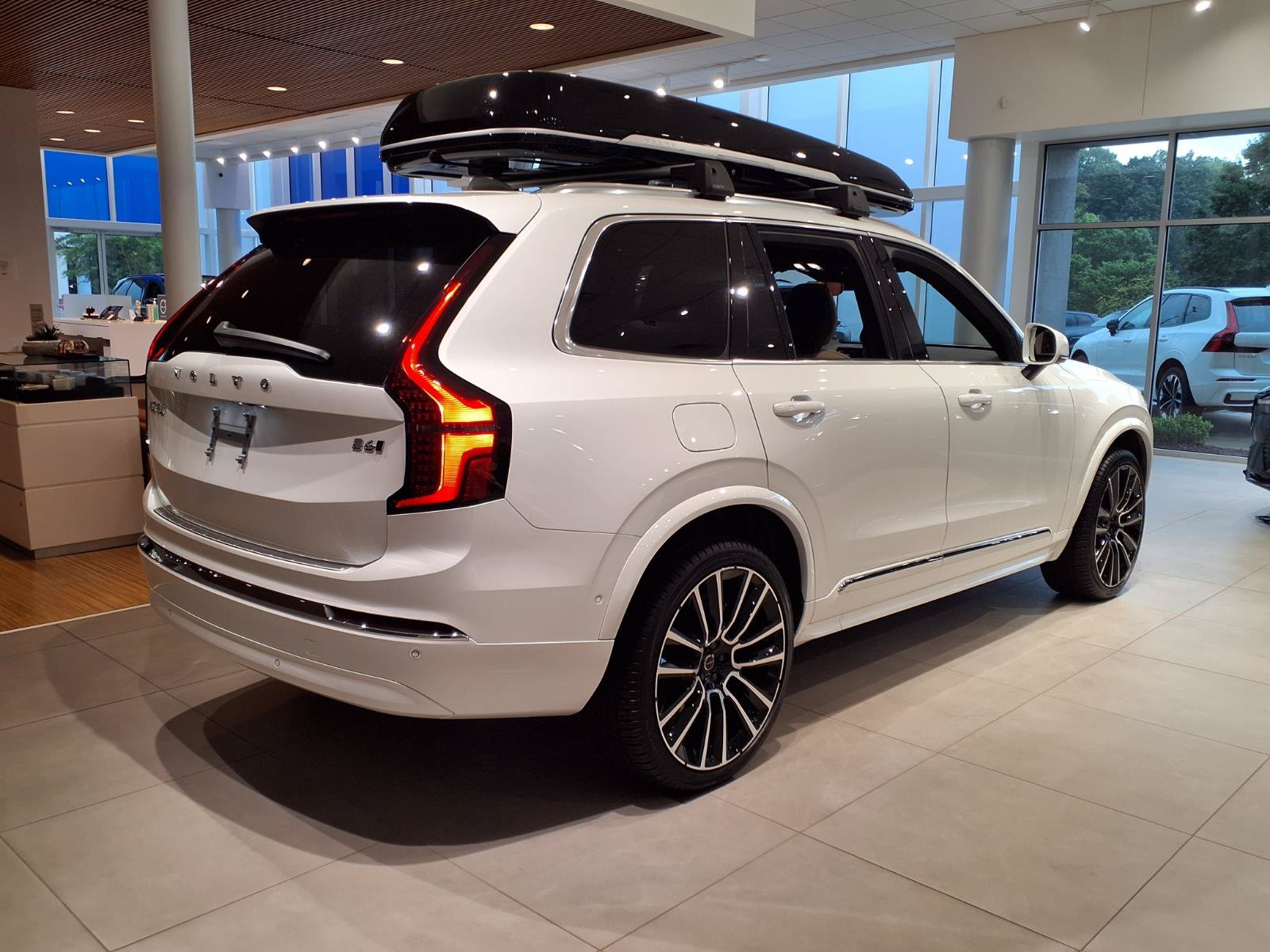 New 2026 Volvo XC90 B6 Plus w/ Protection Package Premier AWD/4WD image 2