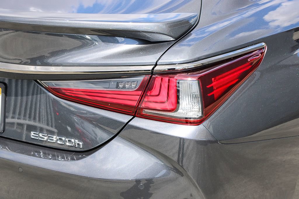 Used 2024 Lexus ES 300h F Sport w/ Accessory Package (Z2) image 41