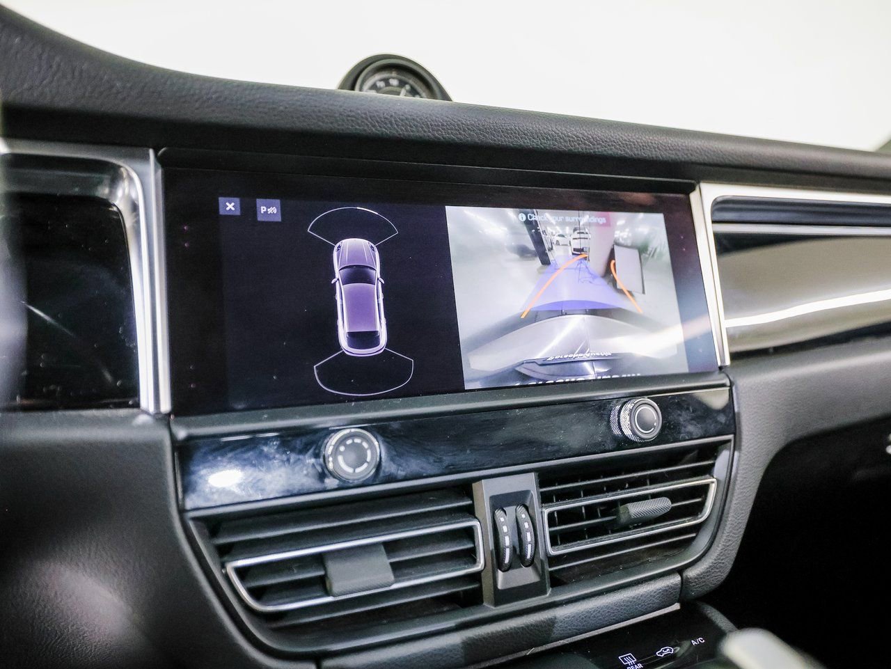 Certified 2023 Porsche Macan image 19