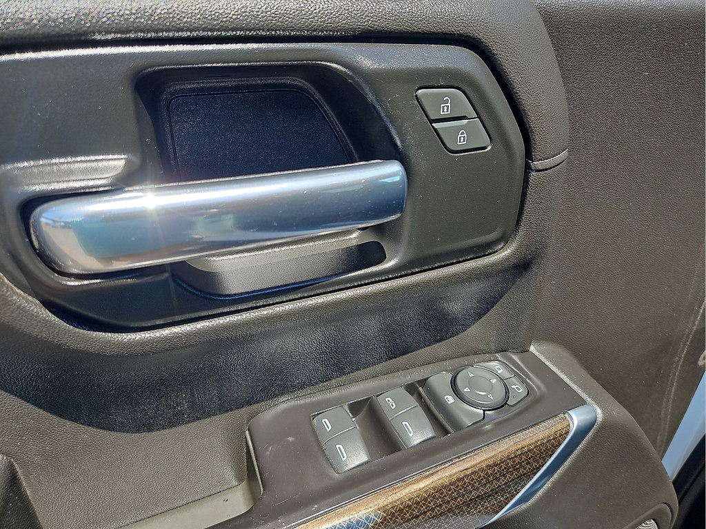 Used 2019 Chevrolet Silverado 1500 LT w/ Texas Edition RWD image 12