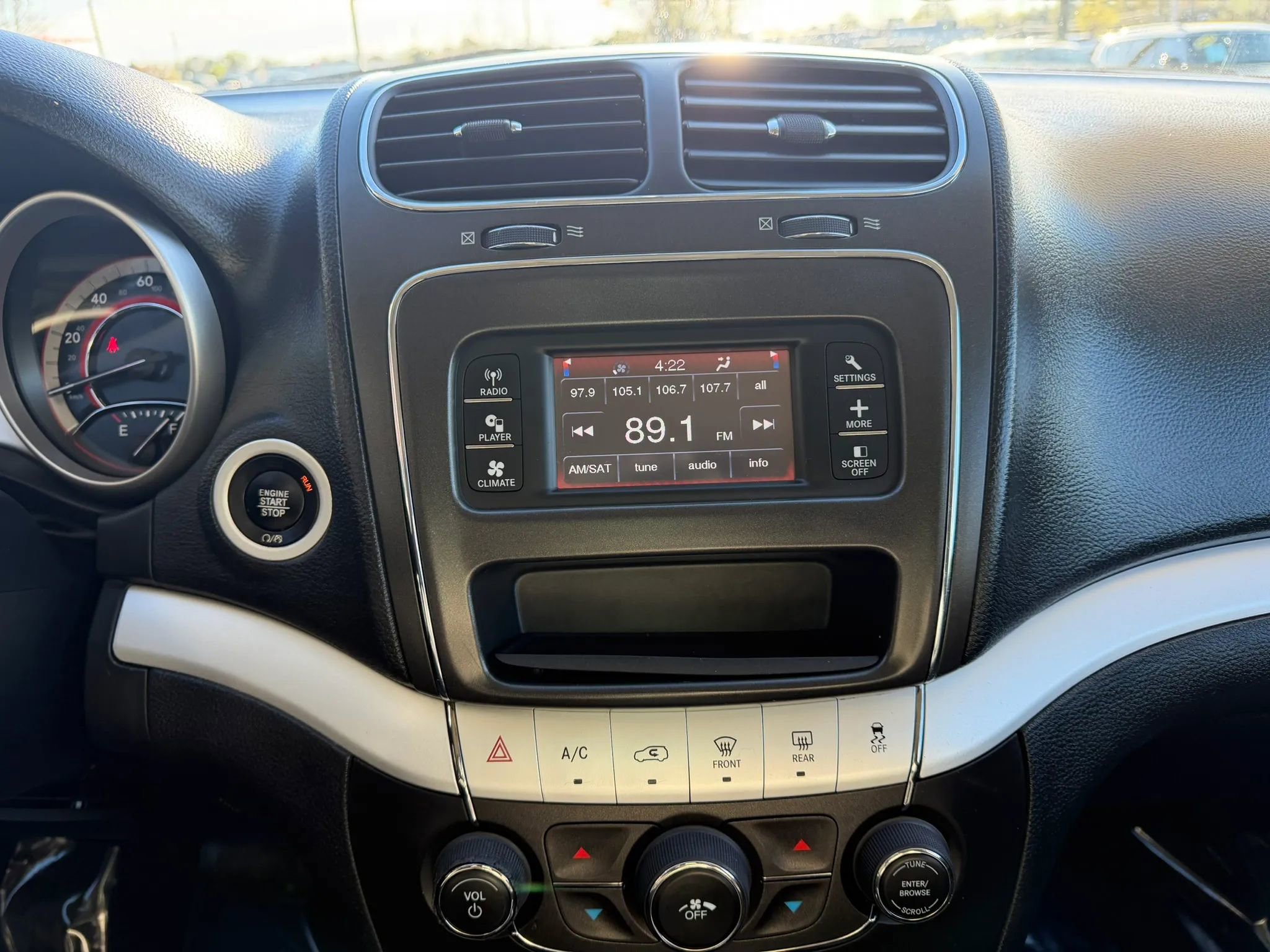 Used 2017 Dodge Journey SXT w/ Comfort/Convenience Group image 17