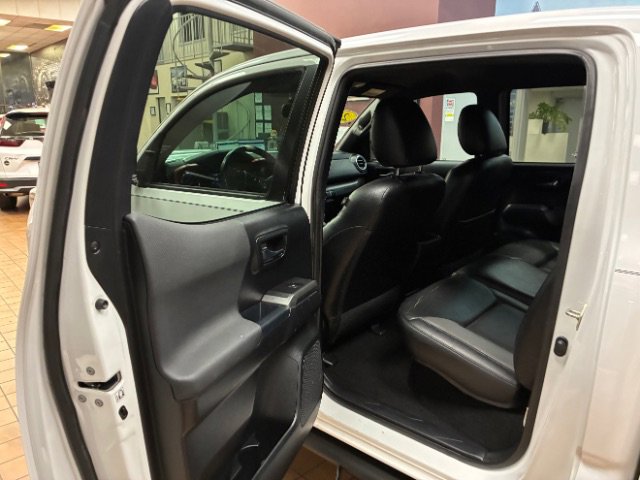 Used 2017 Toyota Tacoma TRD Sport w/ Tow Package image 22