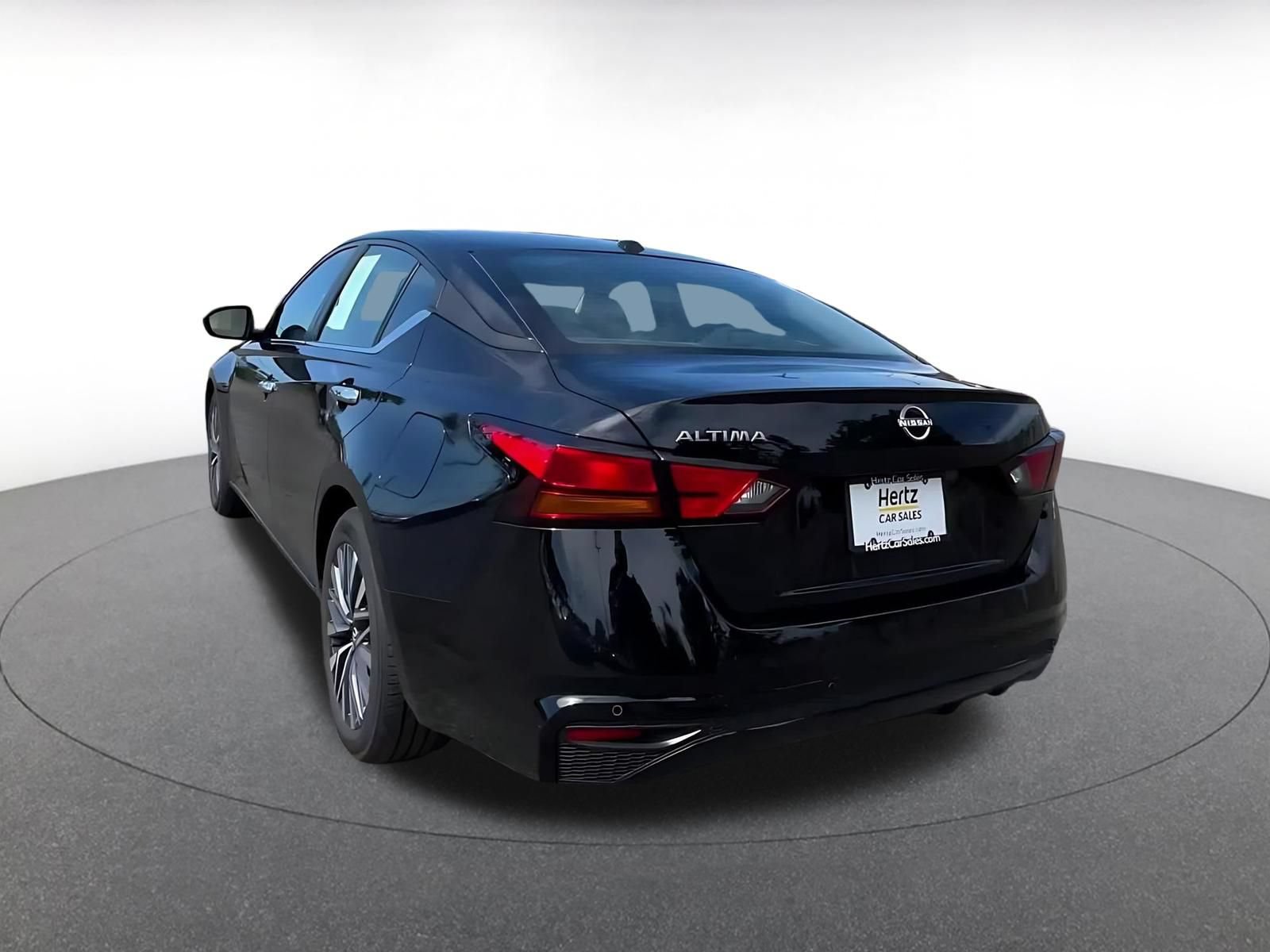 Used 2025 Nissan Altima 2.5 SV FWD image 9