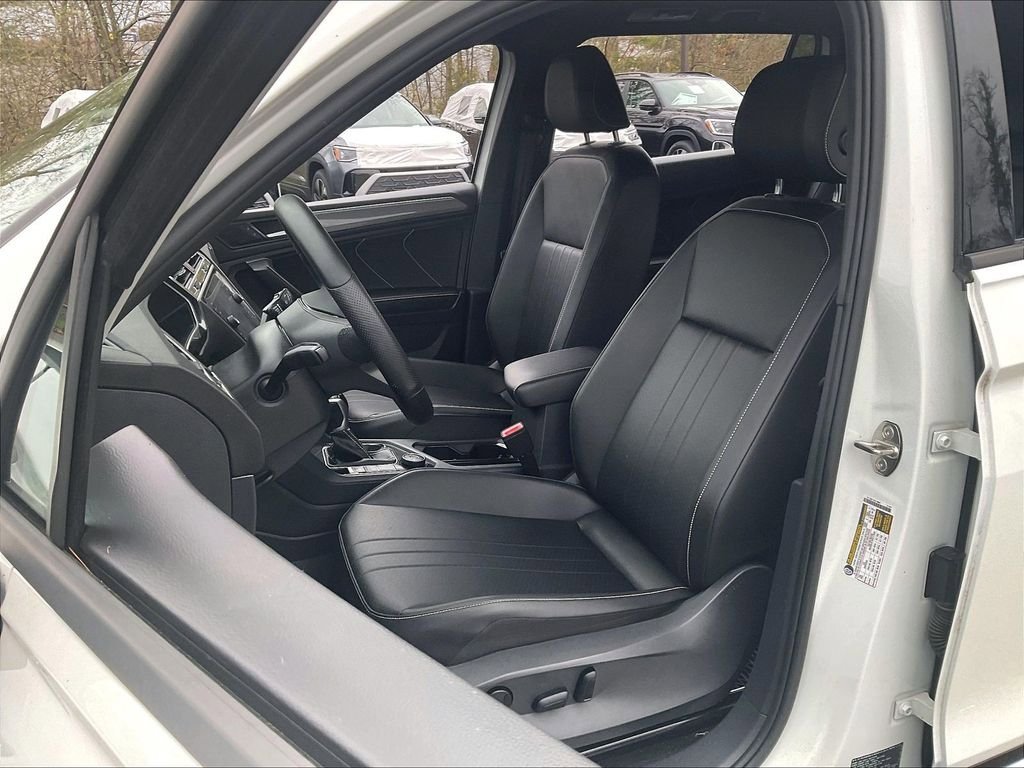 Used 2023 Volkswagen Tiguan SE R-Line AWD/4WD image 10