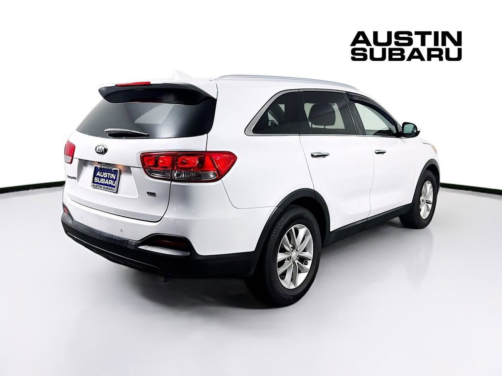 Used 2017 Kia Sorento LX w/ LX Convenience Package image 7