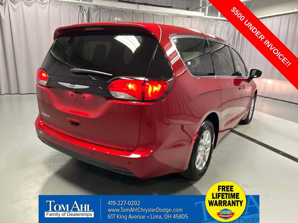 New 2026 Chrysler Voyager LX image 7