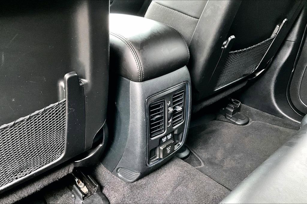 Used 2022 Jeep Grand Cherokee Limited w/ Tech Group AWD/4WD image 10
