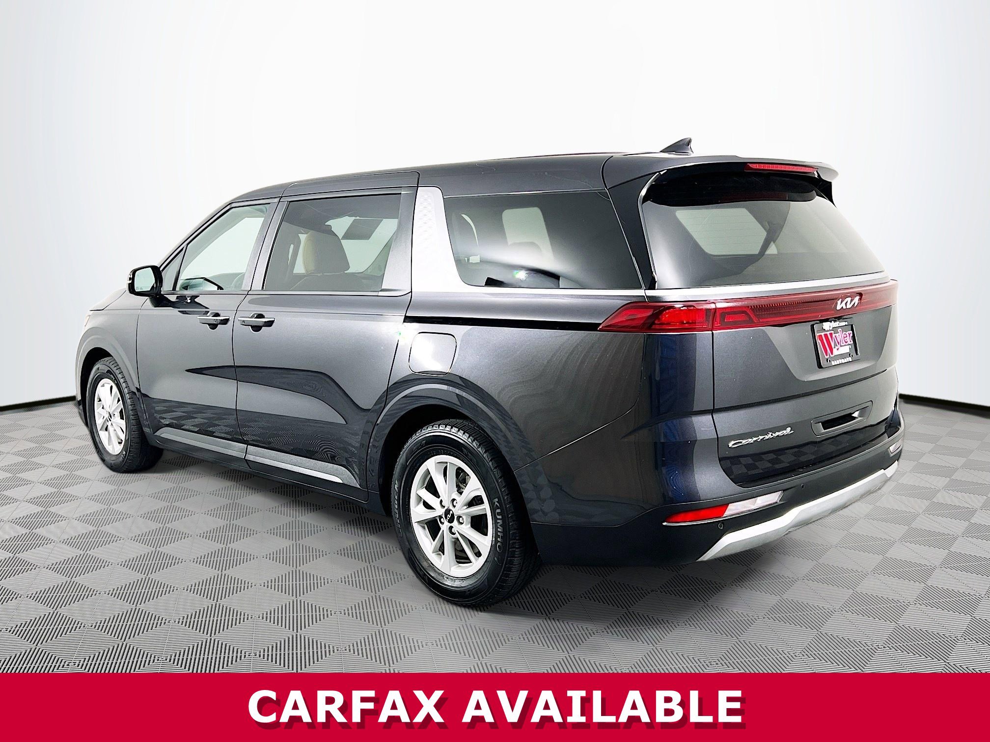 Used 2022 Kia Carnival LX image 30