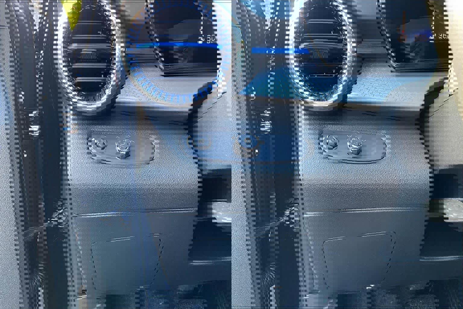 Certified 2024 Chevrolet Trax LT w/ Driver Confidence Package image 31