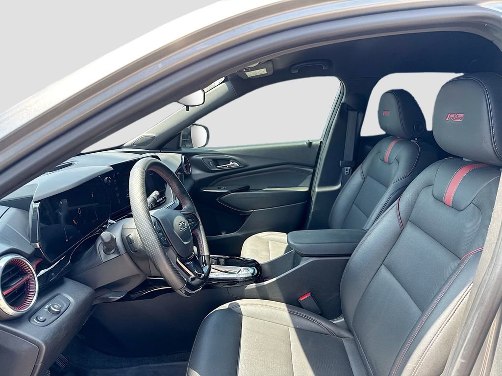 Used 2025 Chevrolet Trax RS w/ Driver Confidence Package image 10