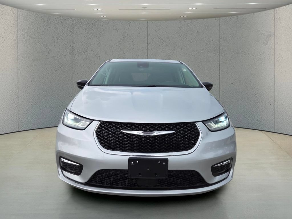 Used 2024 Chrysler Pacifica Touring-L FWD image 12
