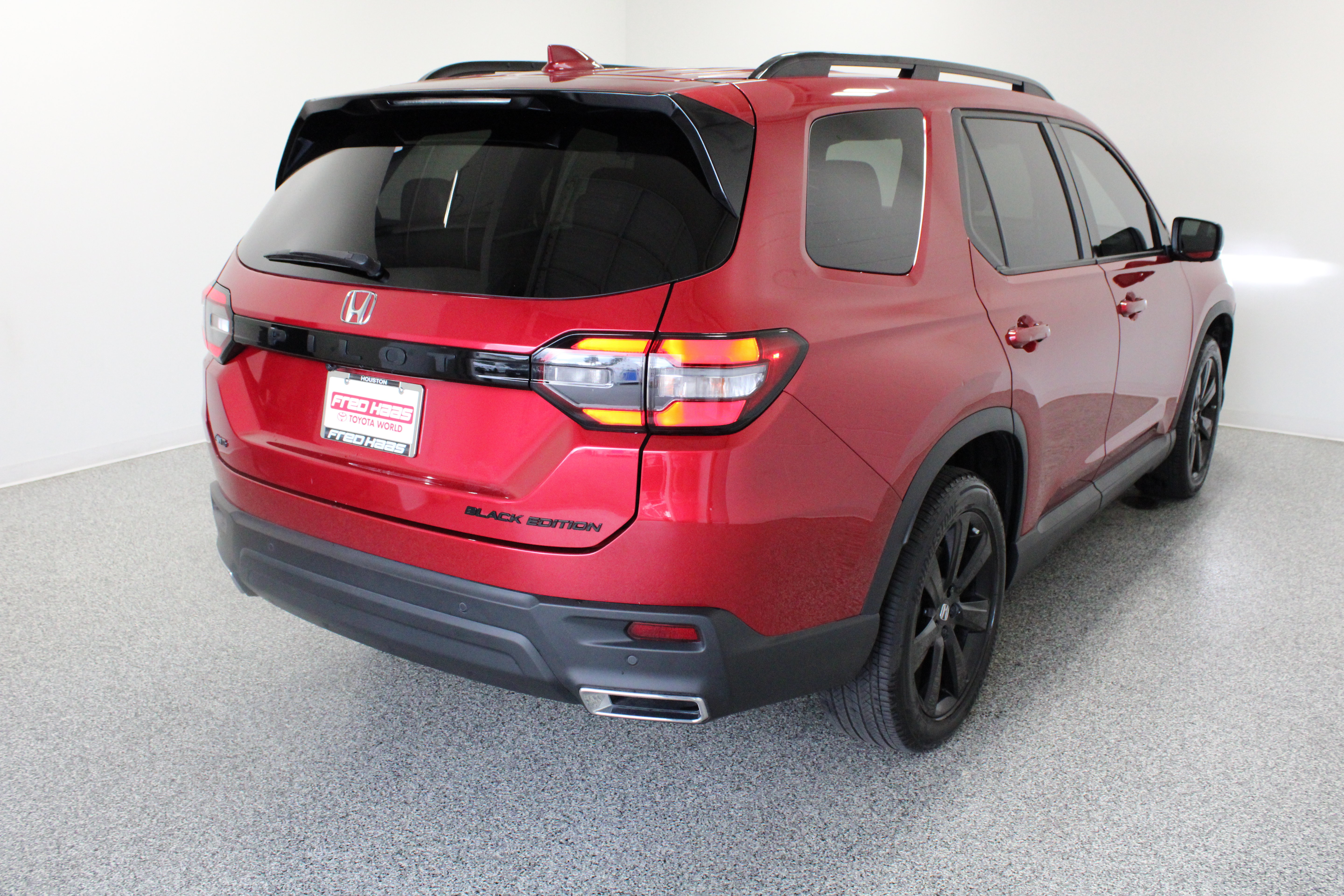 Used 2025 Honda Pilot Black Edition image 7