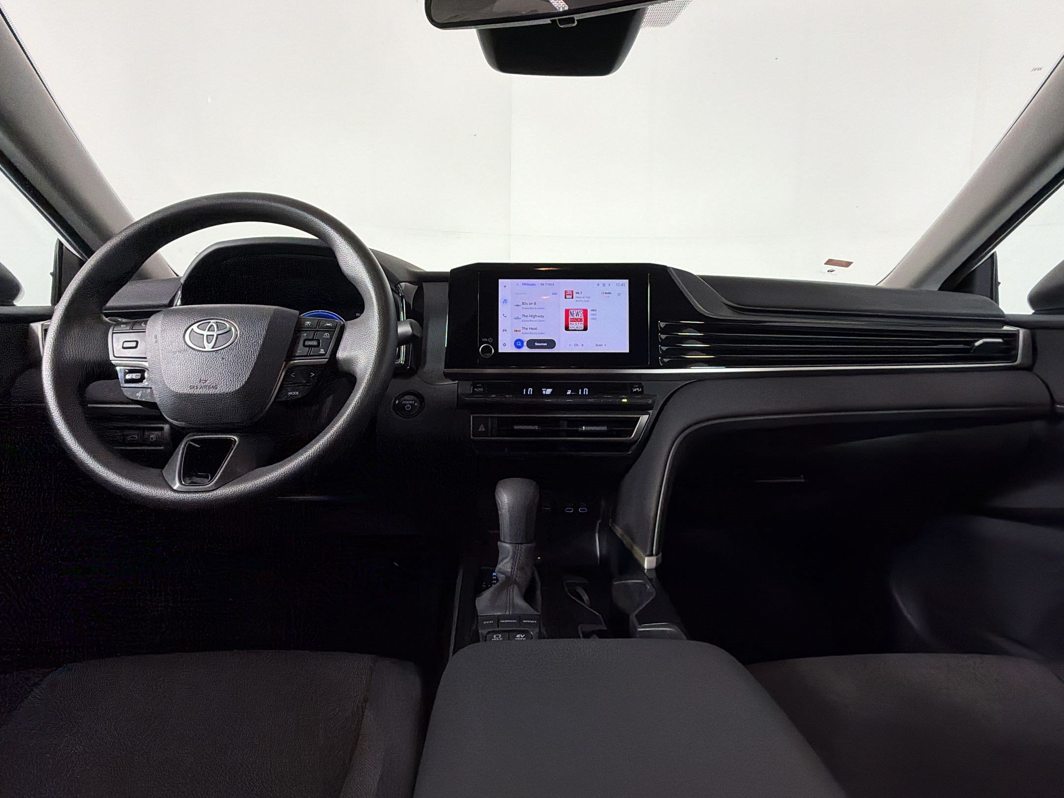 Used 2025 Toyota Camry LE FWD image 14