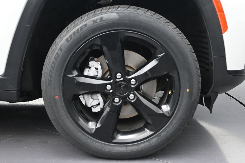 Used 2023 Jeep Grand Cherokee L Laredo AWD/4WD image 9