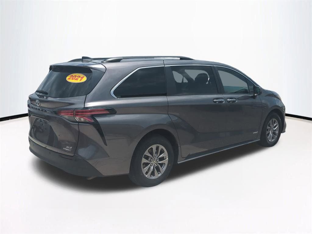 Used 2021 Toyota Sienna XLE FWD image 5