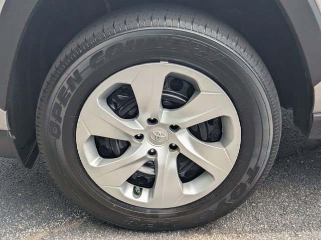Used 2023 Toyota RAV4 LE FWD image 11