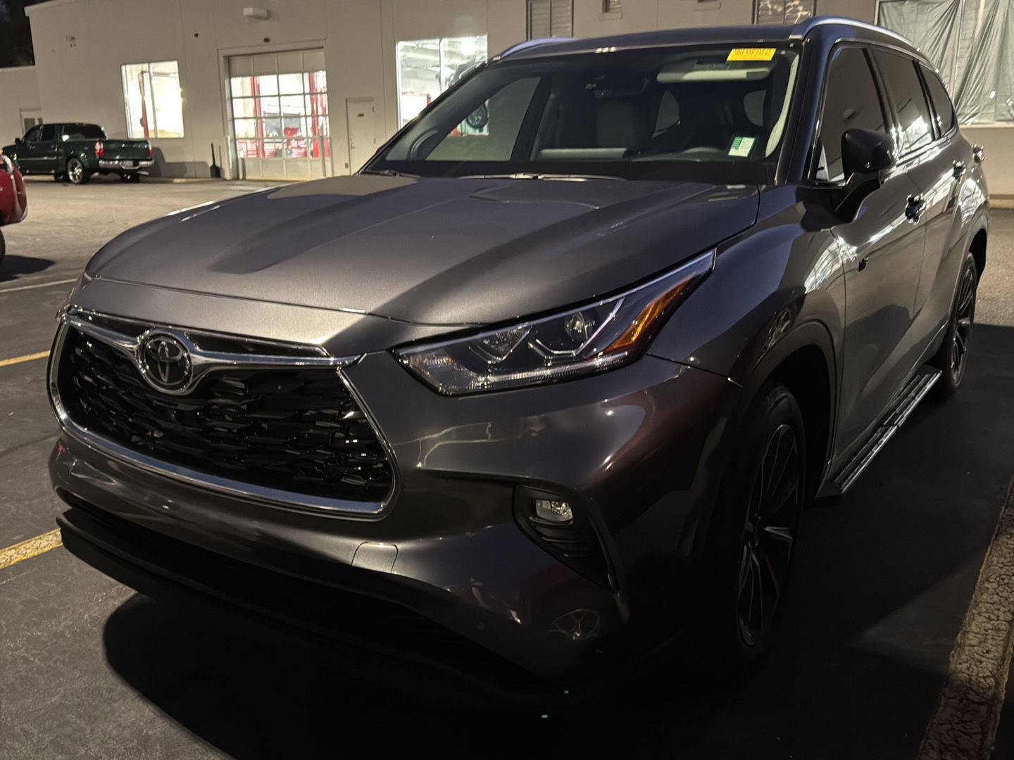 Used 2025 Toyota Highlander Limited image 2