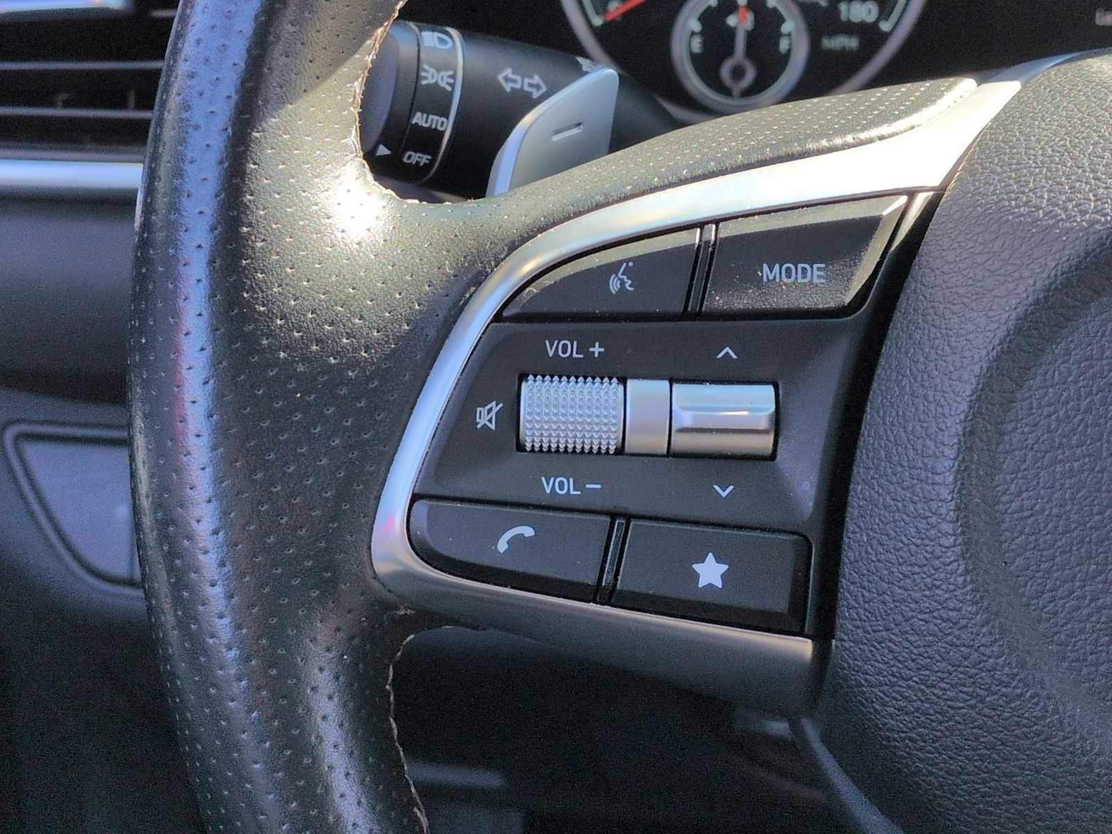 Used 2023 Genesis G70 2.0T image 24