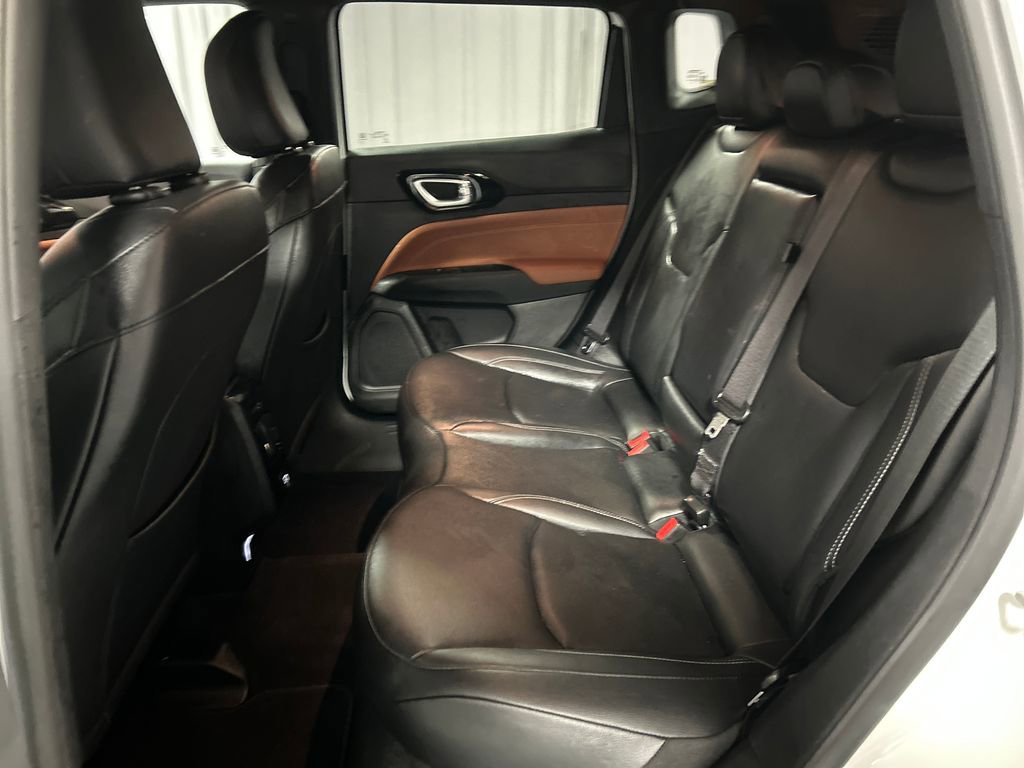 Used 2025 Jeep Compass Limited image 23