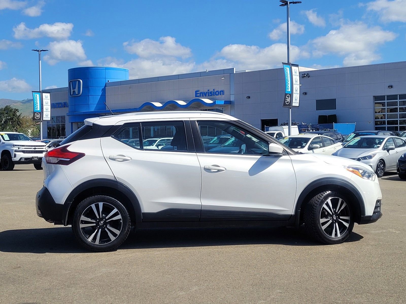 Used 2020 Nissan Kicks SV image 8