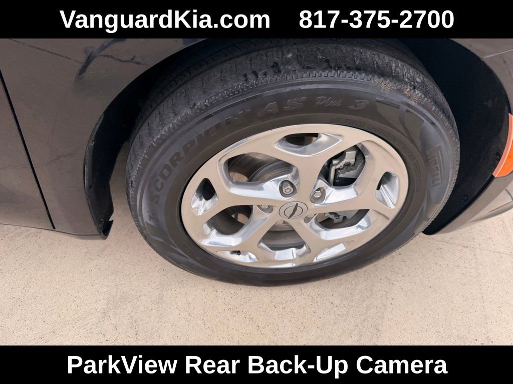 Used 2021 Chrysler Pacifica Limited w/ Uconnect Theater Family Group image 11