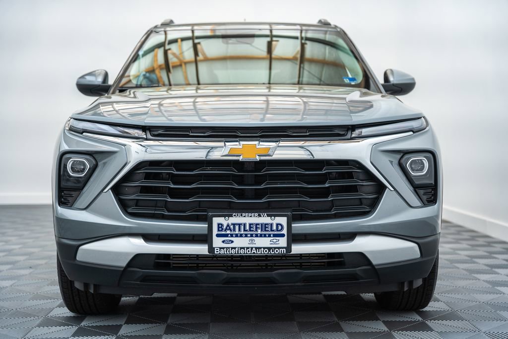 Used 2025 Chevrolet TrailBlazer LT w/ LT Cold Weather Package AWD/4WD image 2