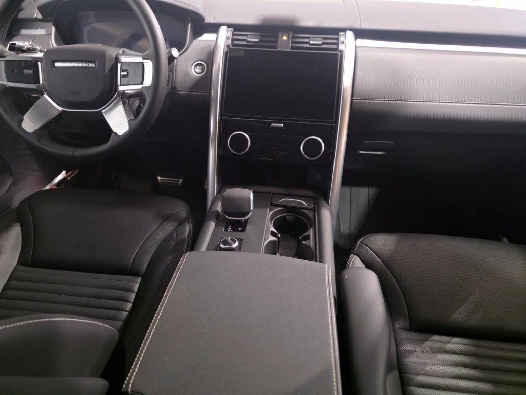 Certified 2025 Land Rover Discovery Dynamic SE AWD/4WD image 13