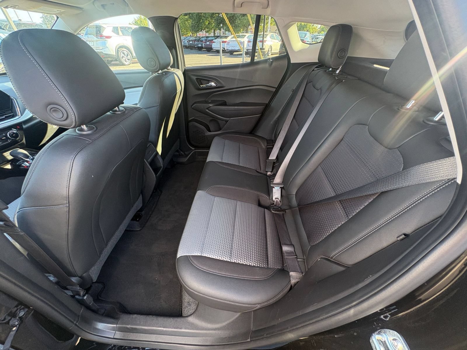 Used 2025 Chevrolet Trax LT w/ LT Convenience Package FWD image 24