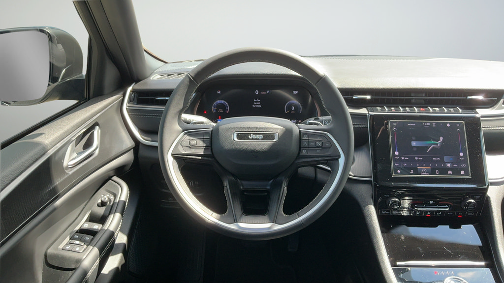 Used 2025 Jeep Grand Cherokee Laredo X RWD image 8