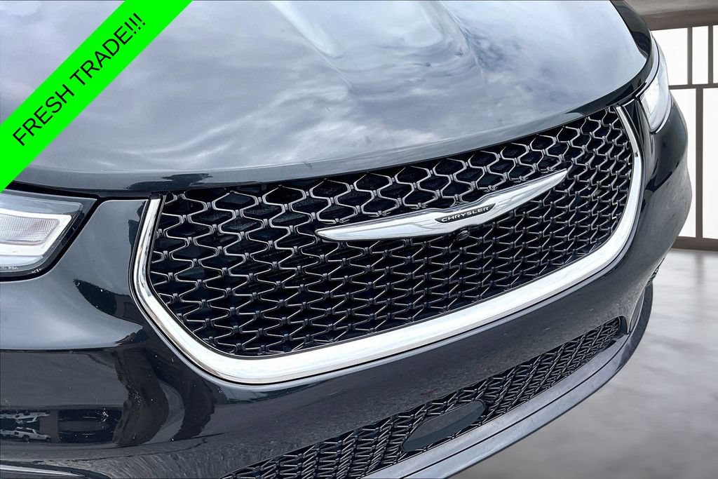 Used 2023 Chrysler Pacifica Touring-L FWD image 30