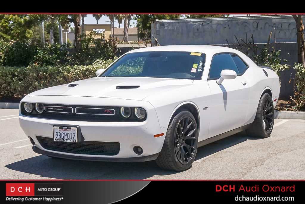 Used 2017 Dodge Challenger R/T RWD image 1