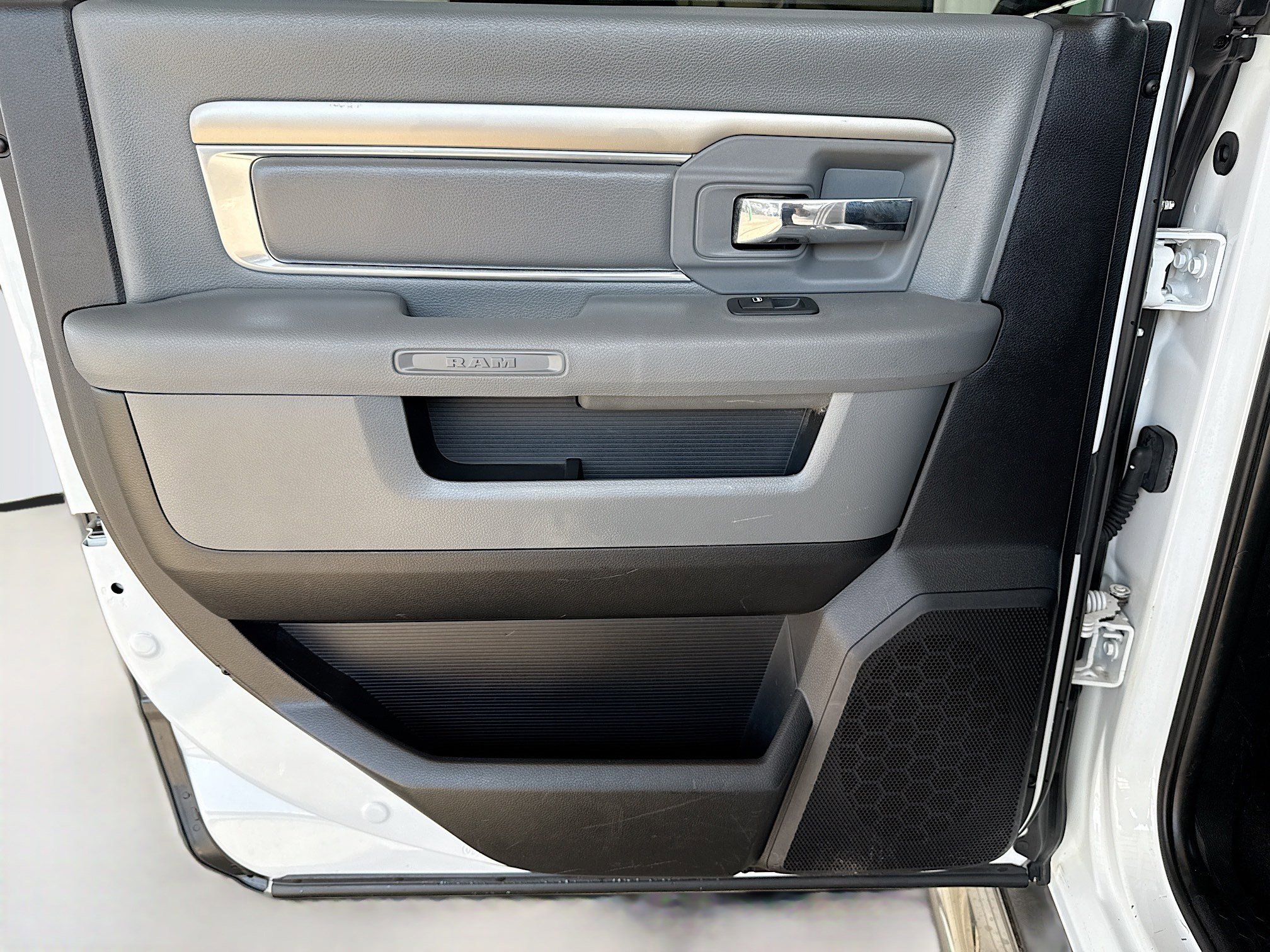 Used 2016 RAM 2500 SLT image 23