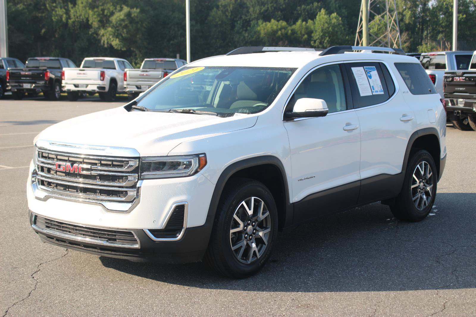 Used 2021 GMC Acadia SLE w/ Driver Convenience Package FWD image 3