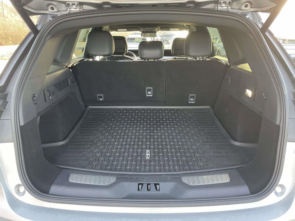 Used 2025 Lincoln Nautilus Reserve image 31