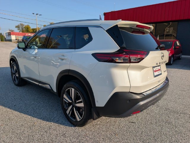 Used 2023 Nissan Rogue SL w/ SL Premium Package AWD/4WD image 3
