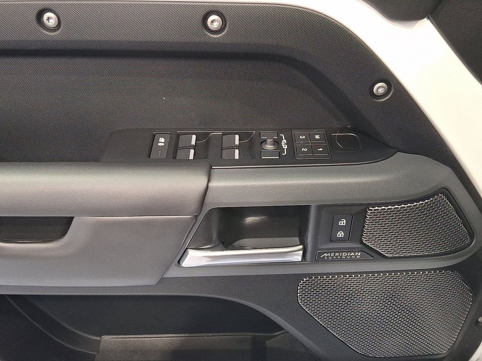 Certified 2023 Land Rover Defender 110 X-Dynamic SE image 12