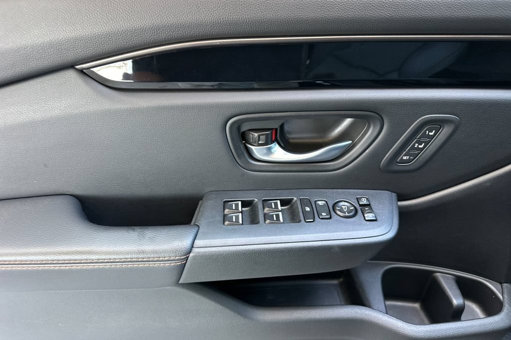 Certified 2025 Honda Pilot TrailSport image 11