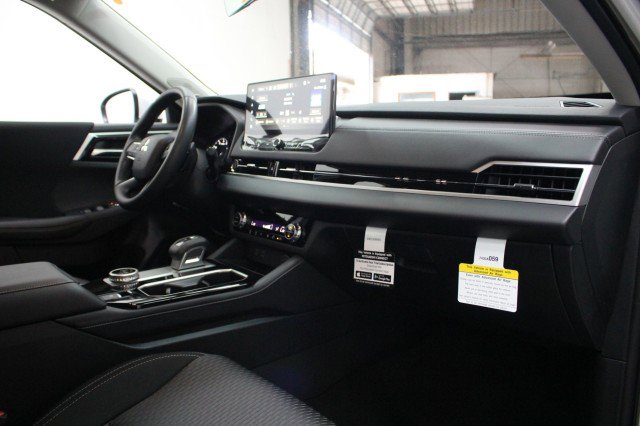 New 2026 Mitsubishi Outlander ES FWD image 17