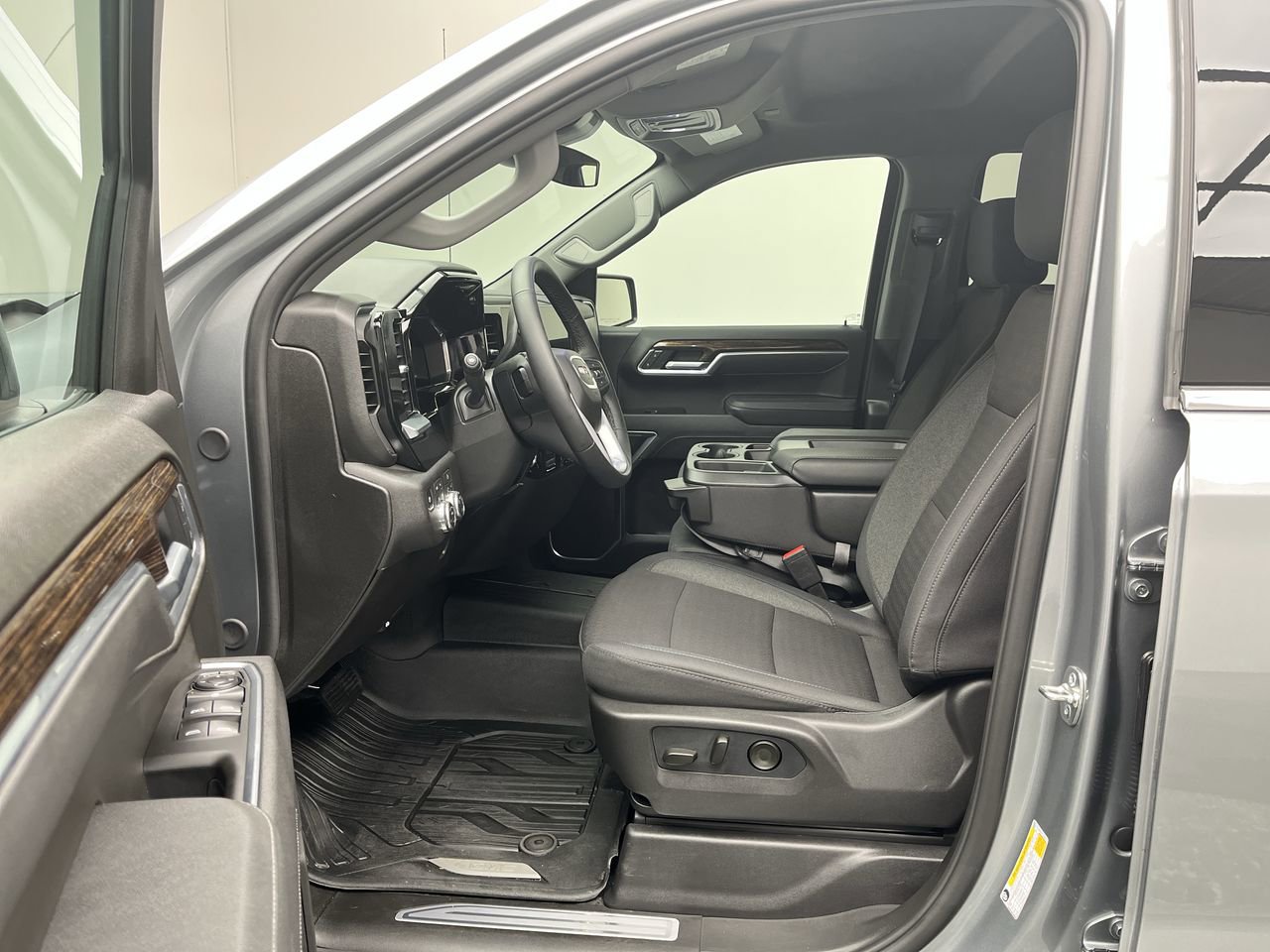 New 2026 GMC Sierra 1500 SLE AWD/4WD image 3