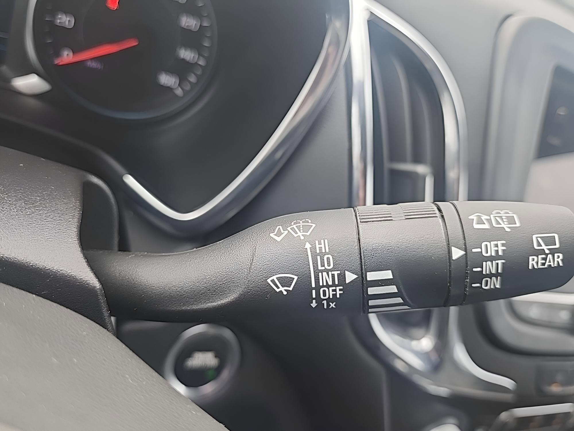 Certified 2023 Chevrolet Equinox LT FWD image 28