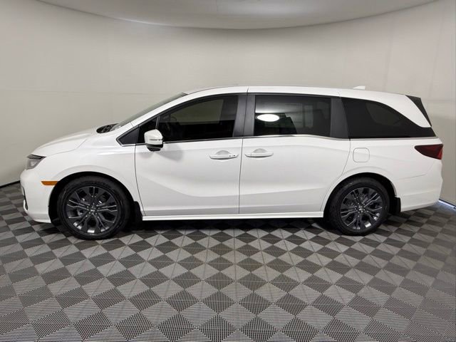 New 2026 Honda Odyssey Touring image 3